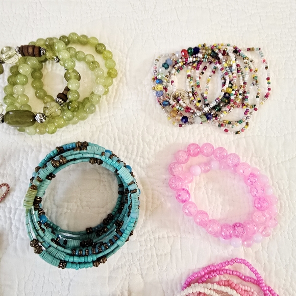 Large Costume Jewelry Lot Necklaces Bracelets Rings Earrings Beads Colorful - Picture 4 of 16